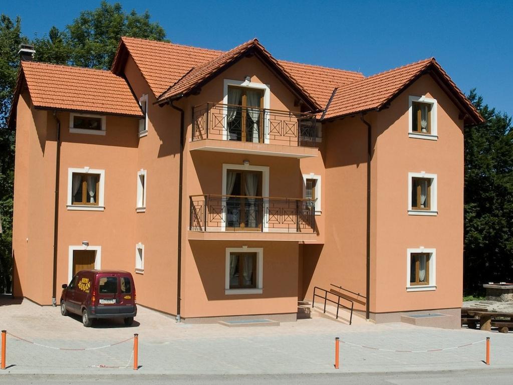 Apartments Manjan Красно Екстер'єр фото