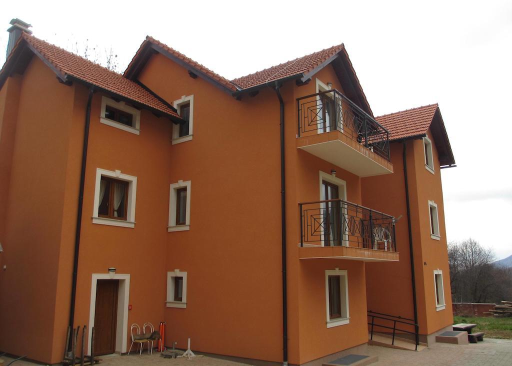 Apartments Manjan Красно Екстер'єр фото